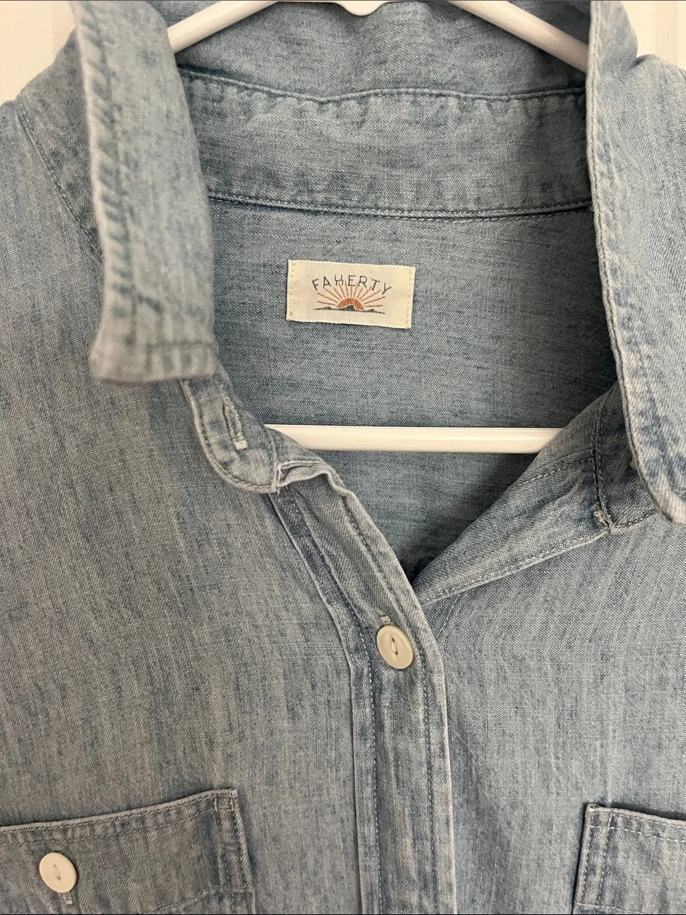 Faherty Light Blue Chambray Tried and True Button-Up Shirt - m
